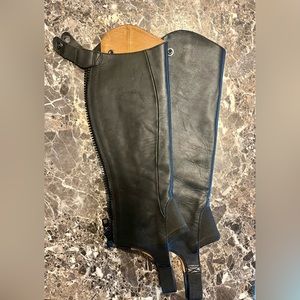 Ariat Close Contour Half Chap